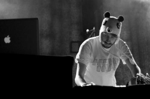 Listen to Gold Panda Debut Album – Lucky Shiner