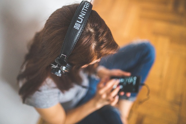 Two-Thirds of US Broadband Households Stream Music