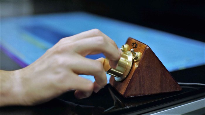 The Vintage Style nOb Virtually Controls Almost Anything