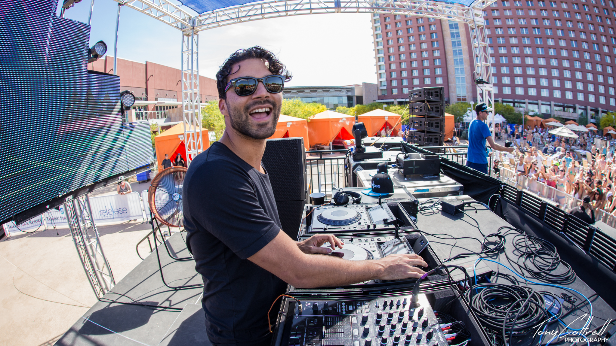 Whats in R3hab’s Travel Bag When He Travels the World Doing Live Shows? (Video)