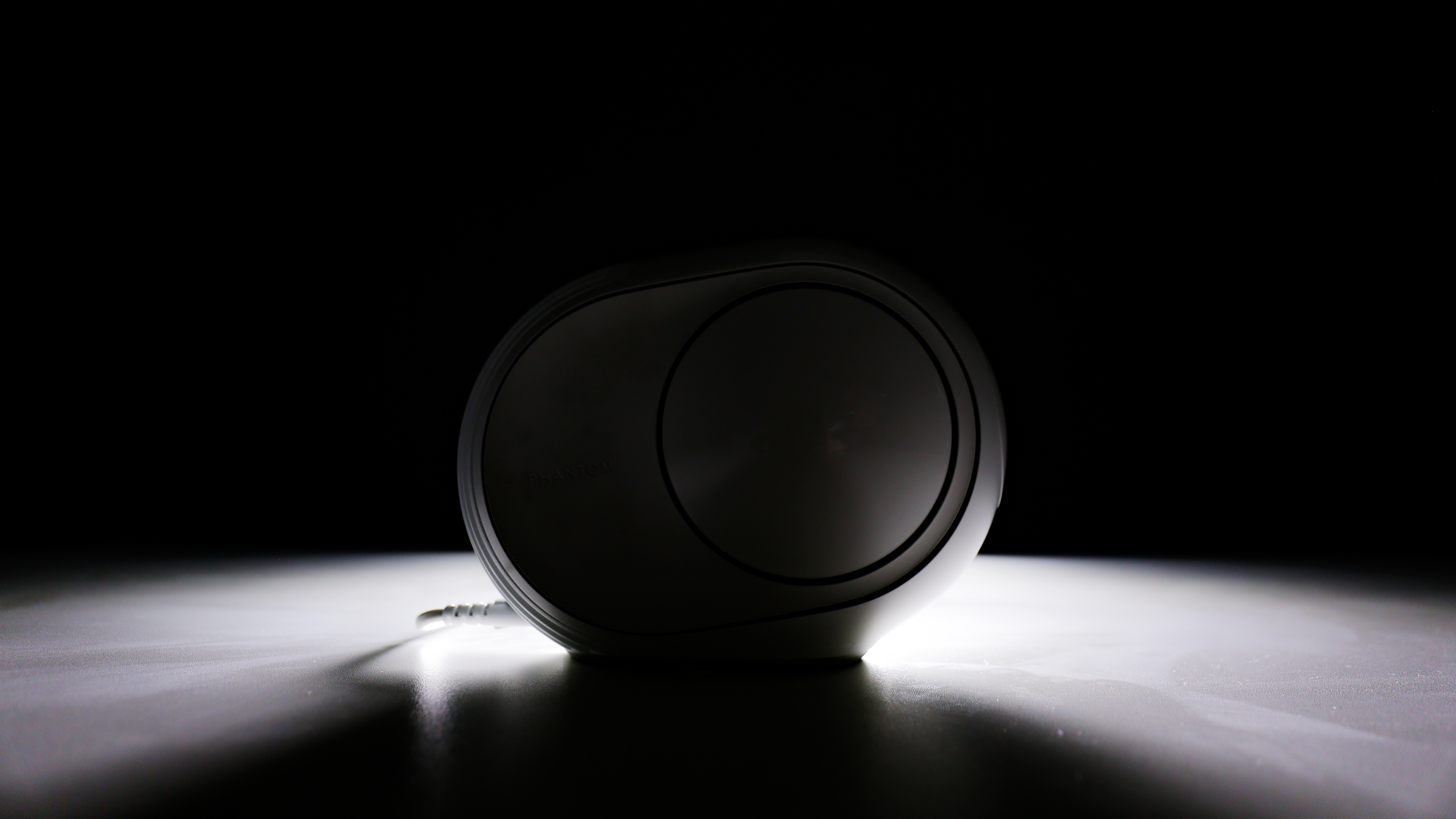 Devialet’s 900 watt, wireless Phantom Reactor speaker (Review)