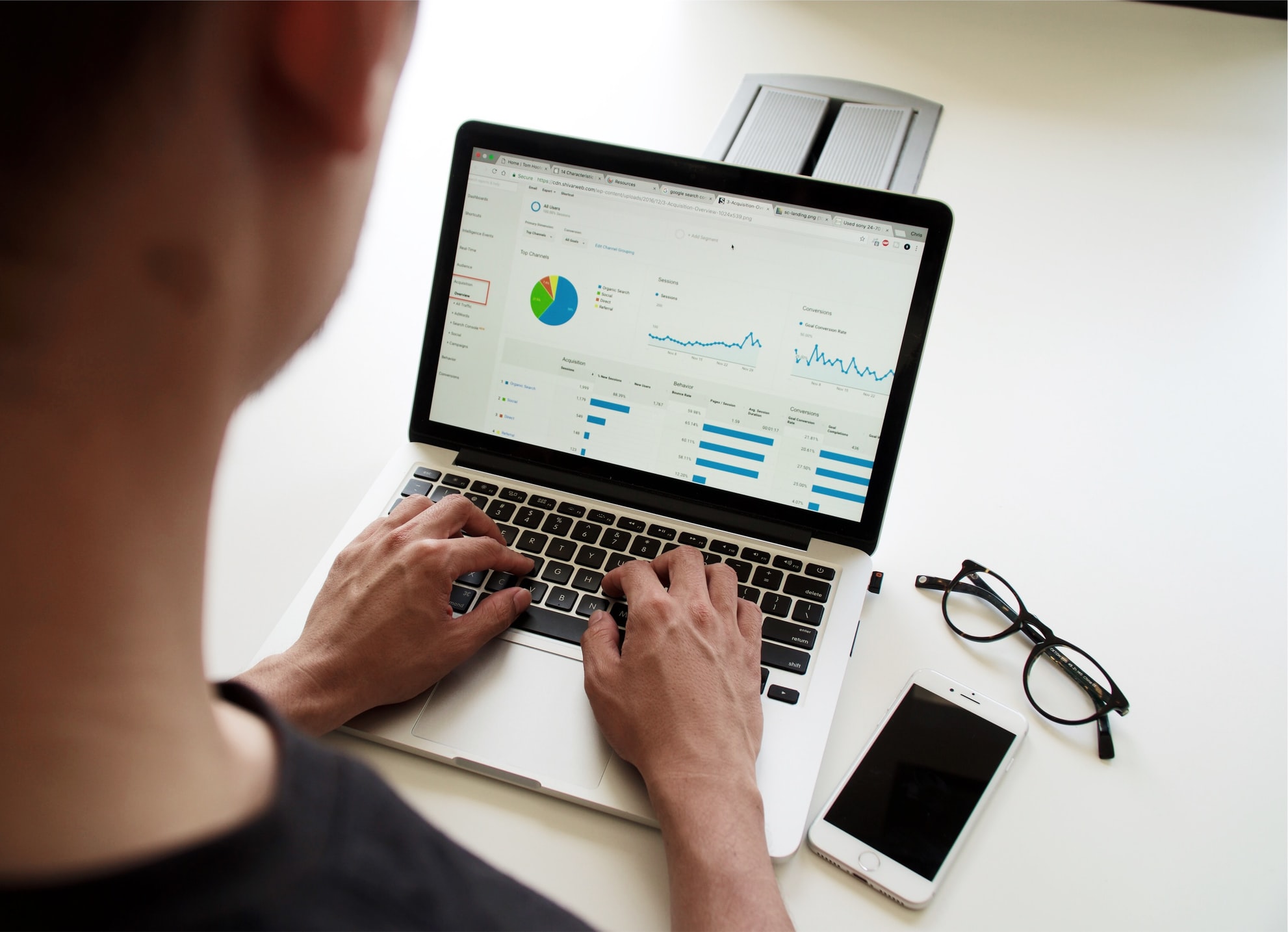 How to successfully promote your music online