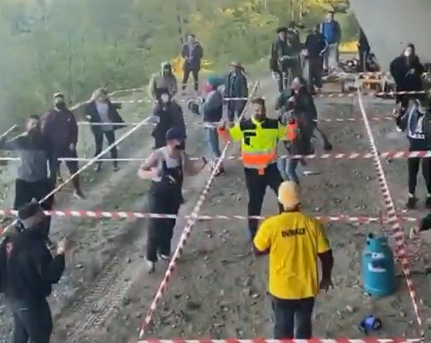 Social distancing rave in Slovakia (video)