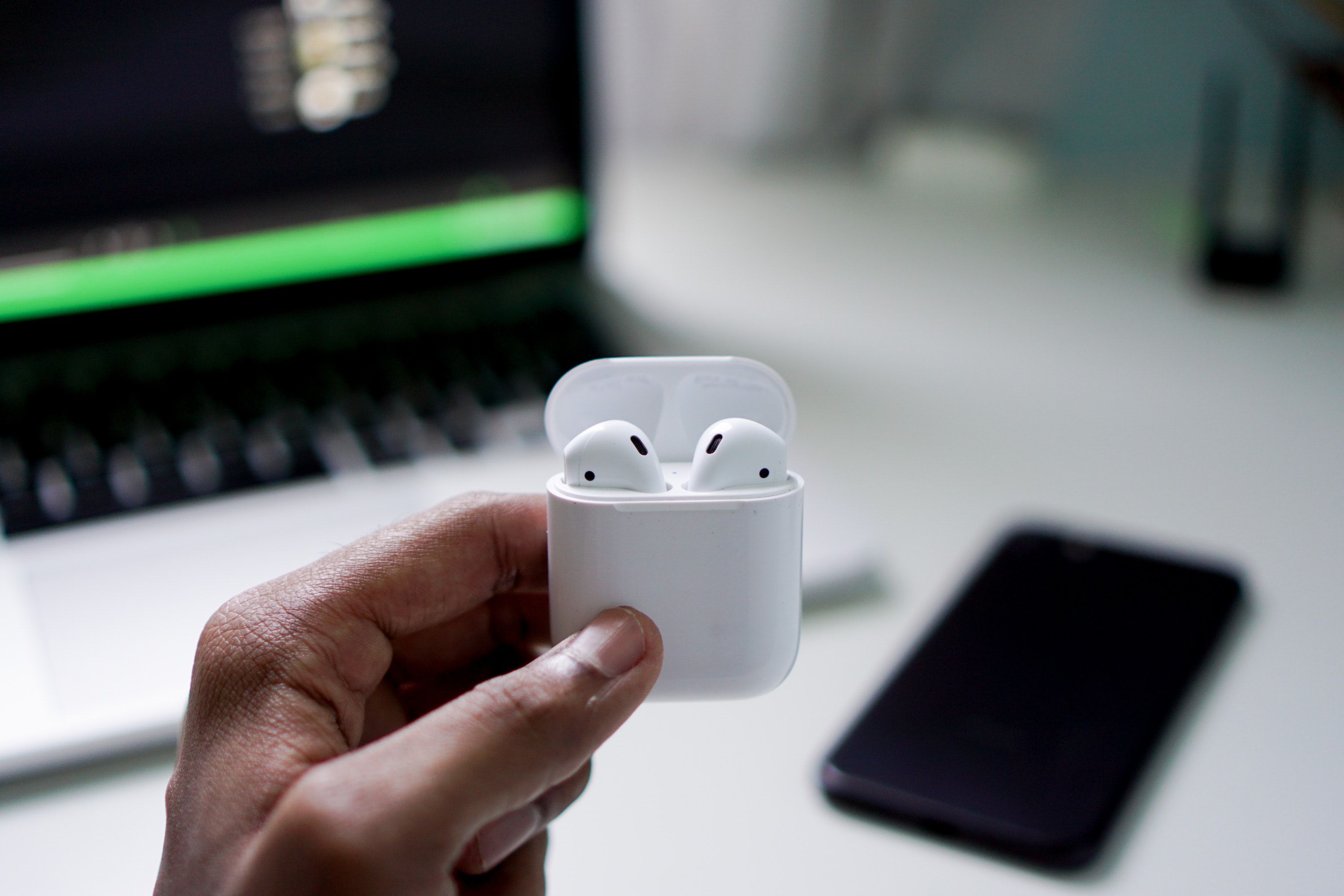 Koss sues Apple, Bose, JLab, Plantronics and Skullcandy for copying their wireless headphone tech