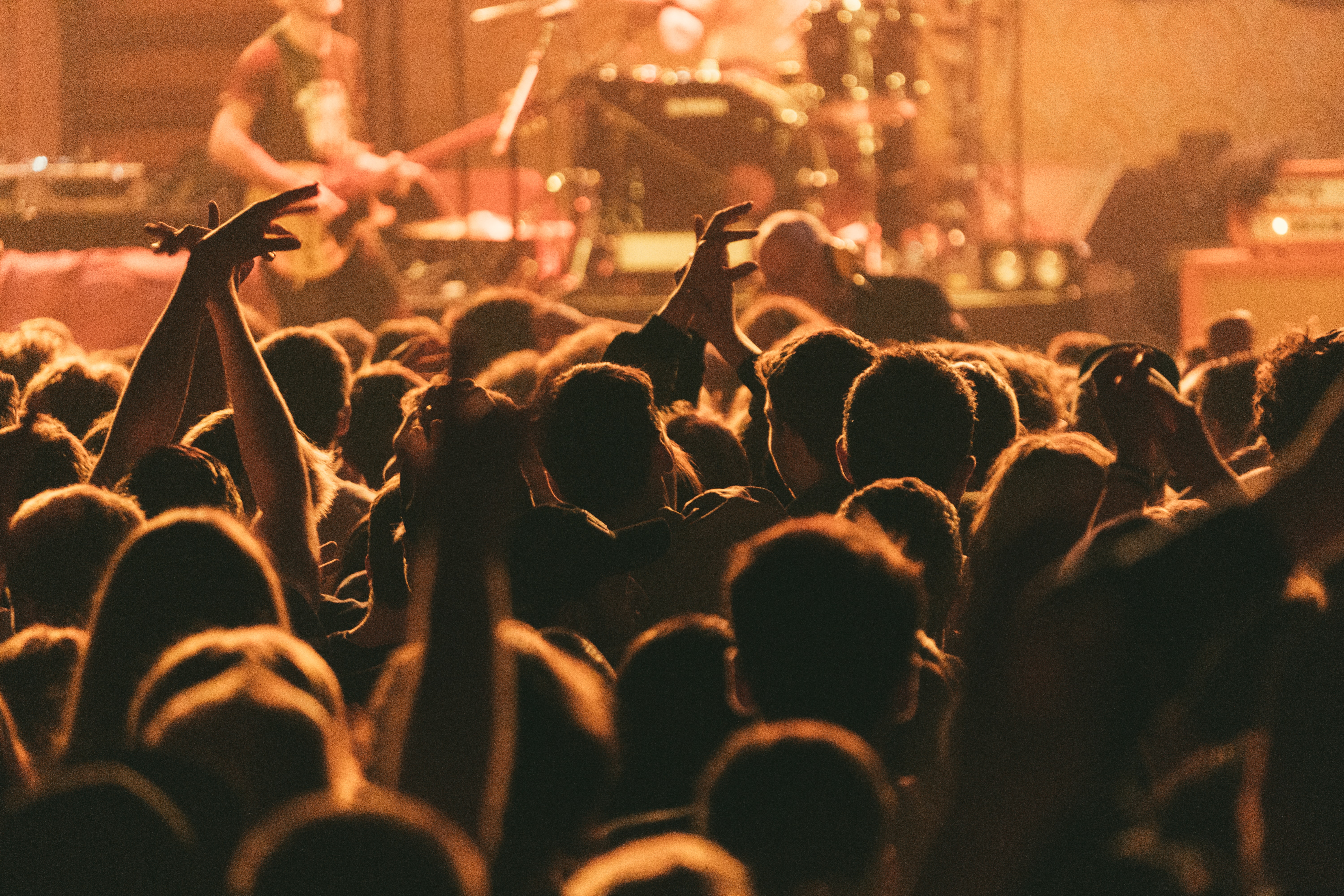 New York state bans all ticketed events, effectively cancelling all live music gigs