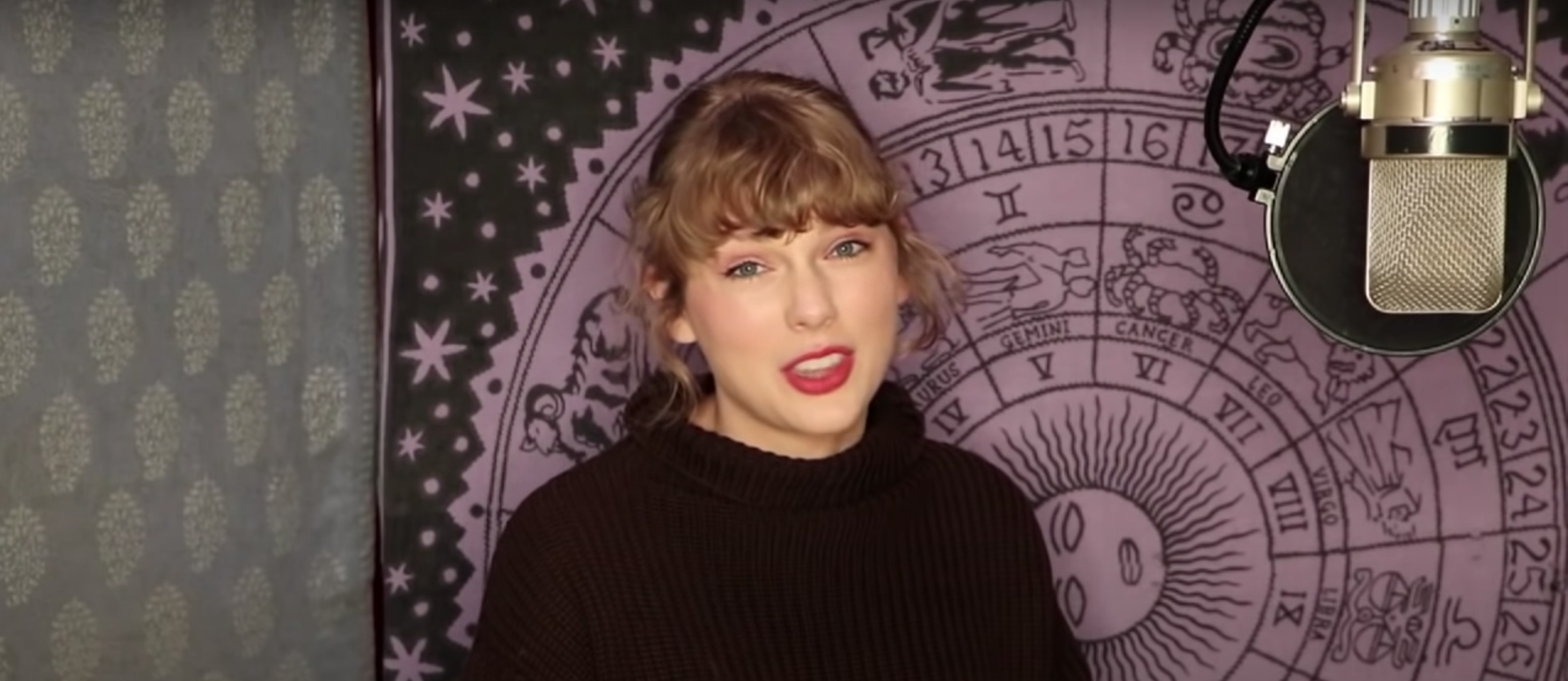 Taylor Swift Named Artist Of The Year At American Music Awards