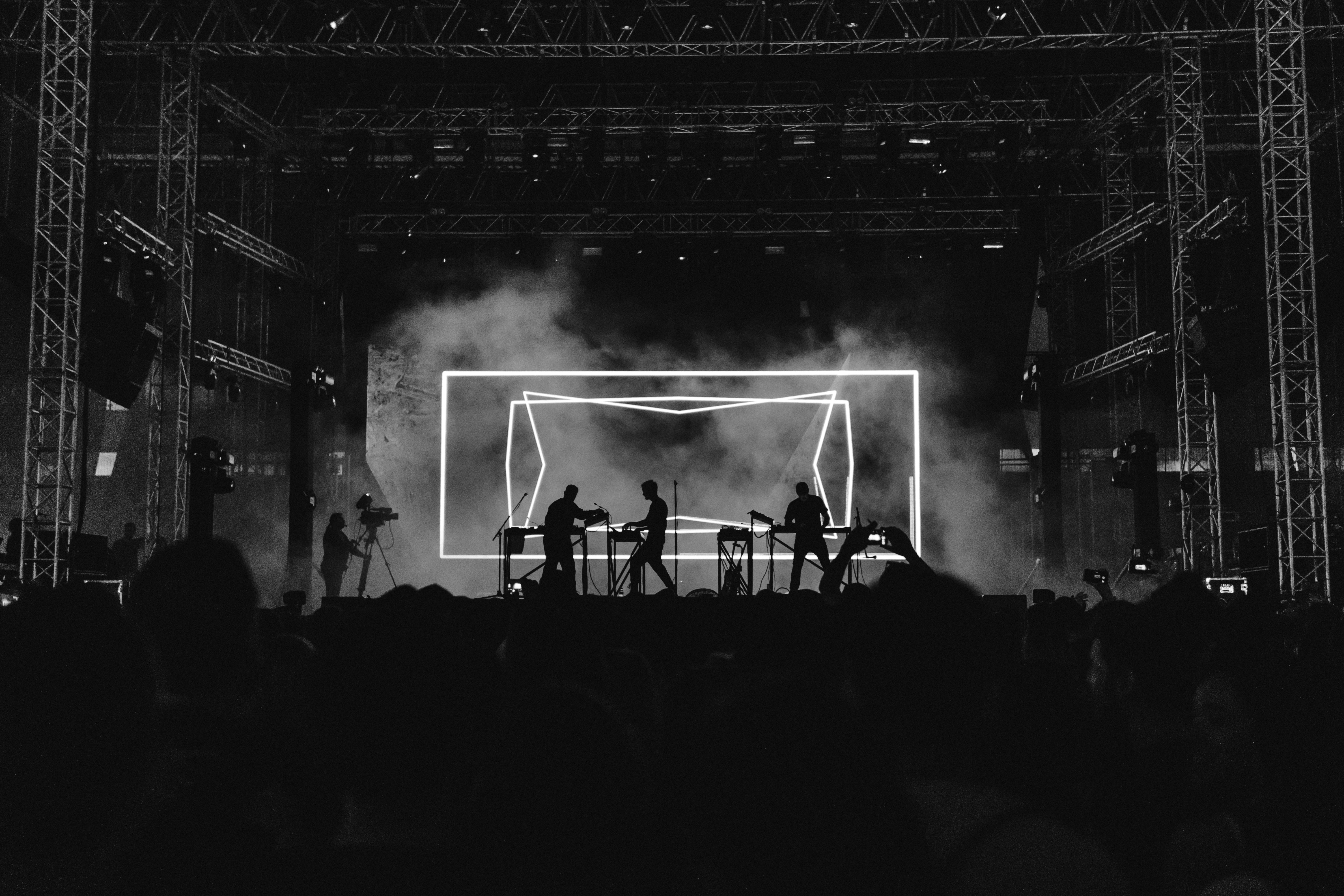 Record labels keep half of profits from music streaming