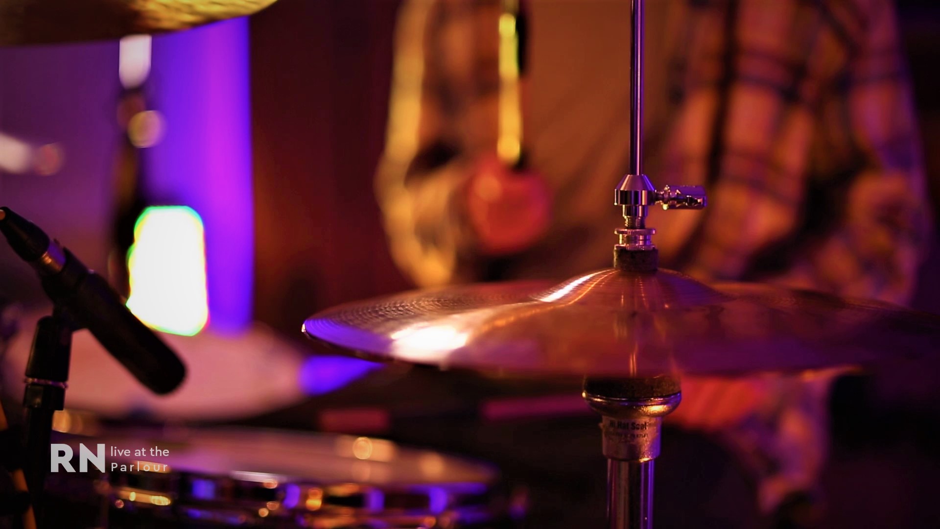 How to get your music discovered by a major record label in 2022
