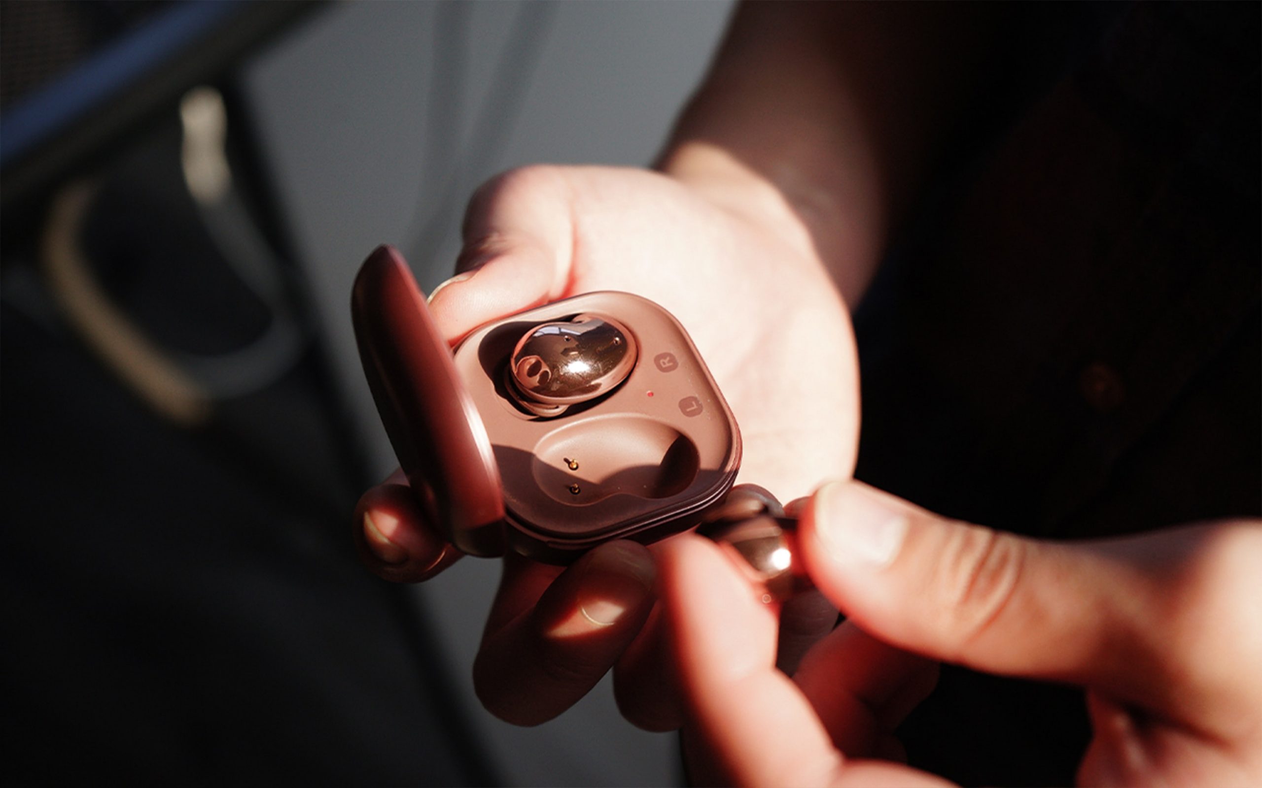 All Apple AirPods and Samsung Galaxy Buds are on offer on Amazon