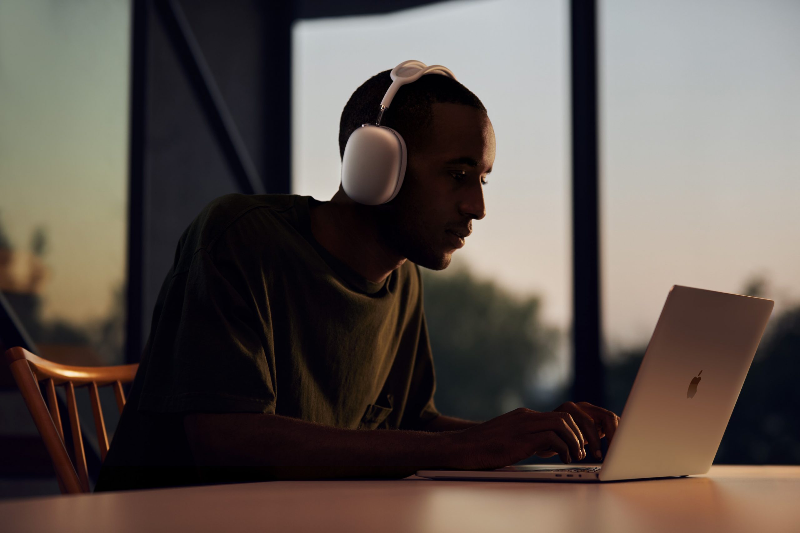 Apple’s AirPods Max are currently $60 off on Amazon