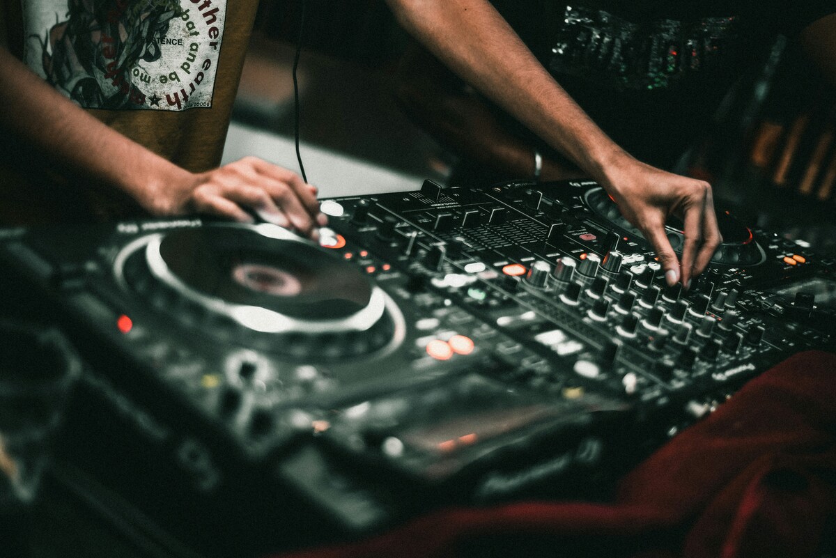 Electronic music industry hits $12.9B in 2024 with 6% growth surge