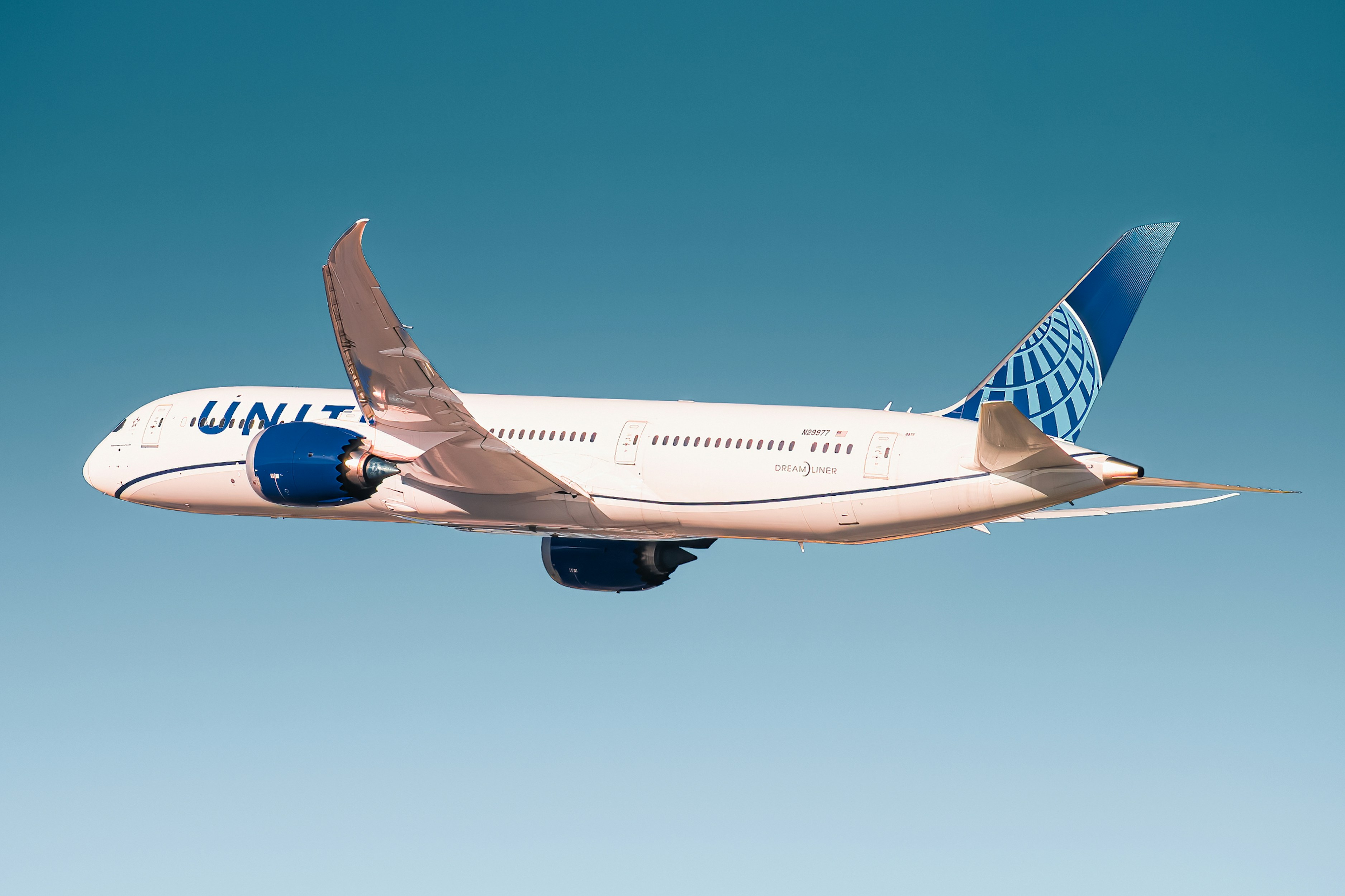 Spotify and United Airlines bring free music and podcasts to your flight