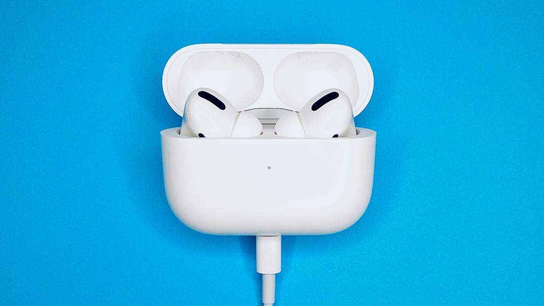 AirPods charging gets smarter in iOS 26: What does AirPods new charging lights mean?